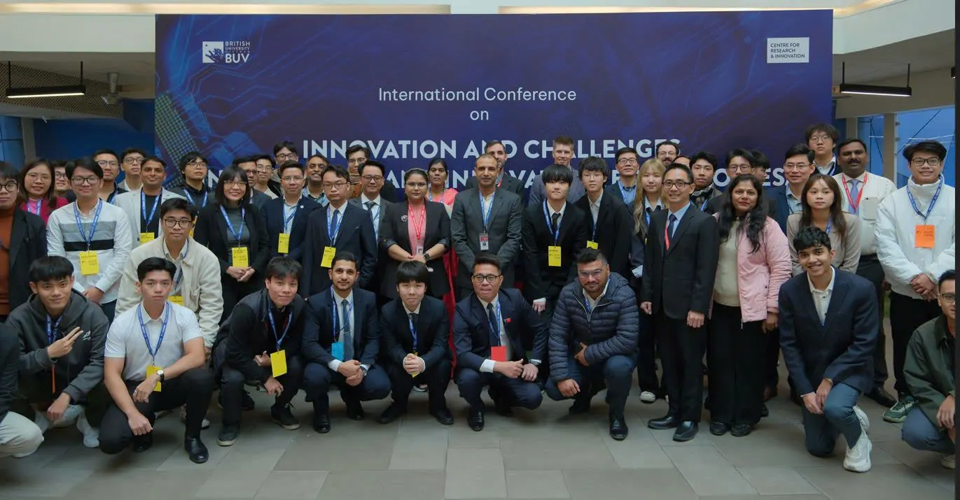 Nguyen Viet Hoang Nam presenting at ICCIT 2024 on real-time Vietnamese food detection using VietFood57